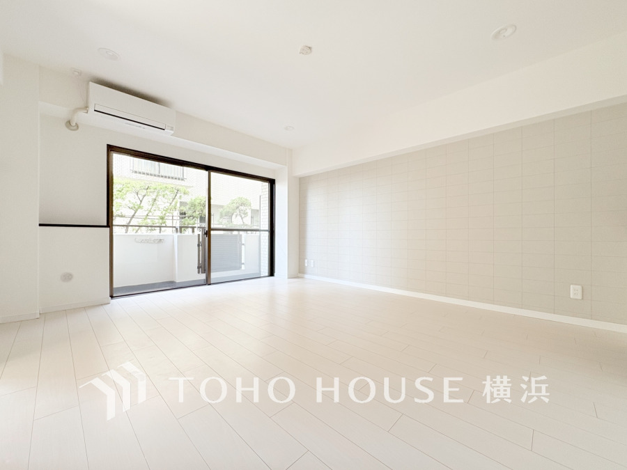 家族みんなが爽やかに健やかに過ごせるように、溢れる光をたっぷり取り込んだリビングダイニング。集いの場、憩いの場としての快適性を求めたやすらぎの空間です。