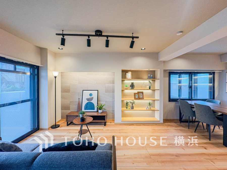 角部屋のLDKは明るい空間。家族やお客様との時間など、多くの時を刻む空間。何気なく過ぎる時でさえも上質なひと時となる快適な空間を目指して。