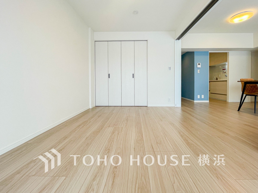 大きな窓からは快適な光を取り入れ、通気性能を上げる事で居心地の良い空間を演出します。多くの時間を過ごす住まいだからこそ、いつも快適な場所であるように心掛けています。