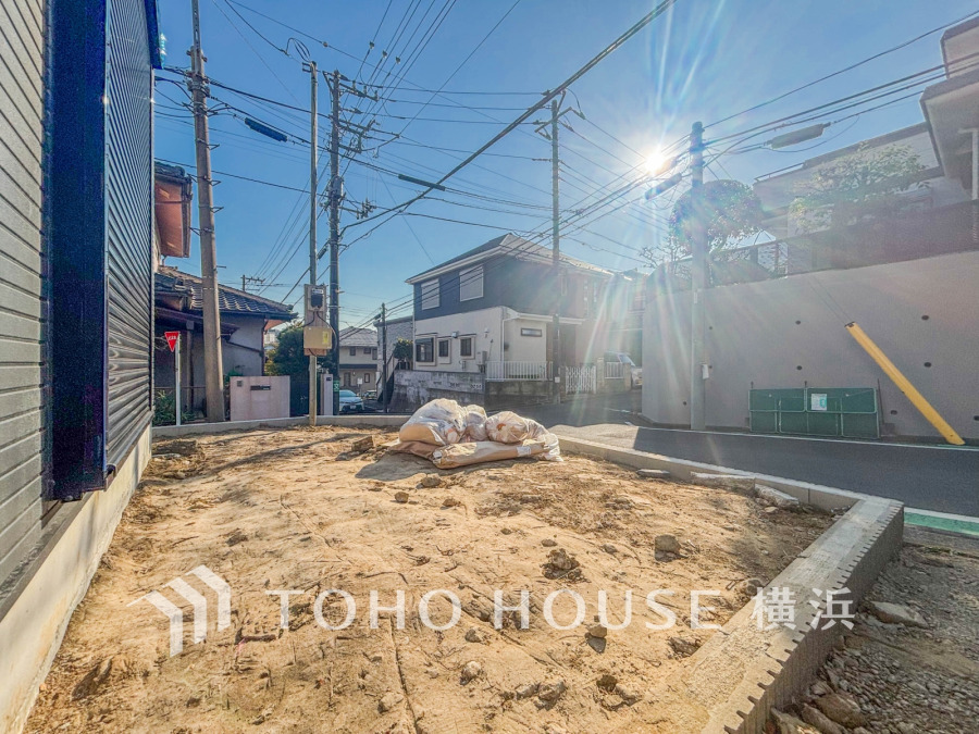 たっぷり降り注ぐ日差しの下バーベキューを楽しんだり、大切な家族やペットと楽しく安らぐ休日を過ごせそうですね。（2026年1月撮影）