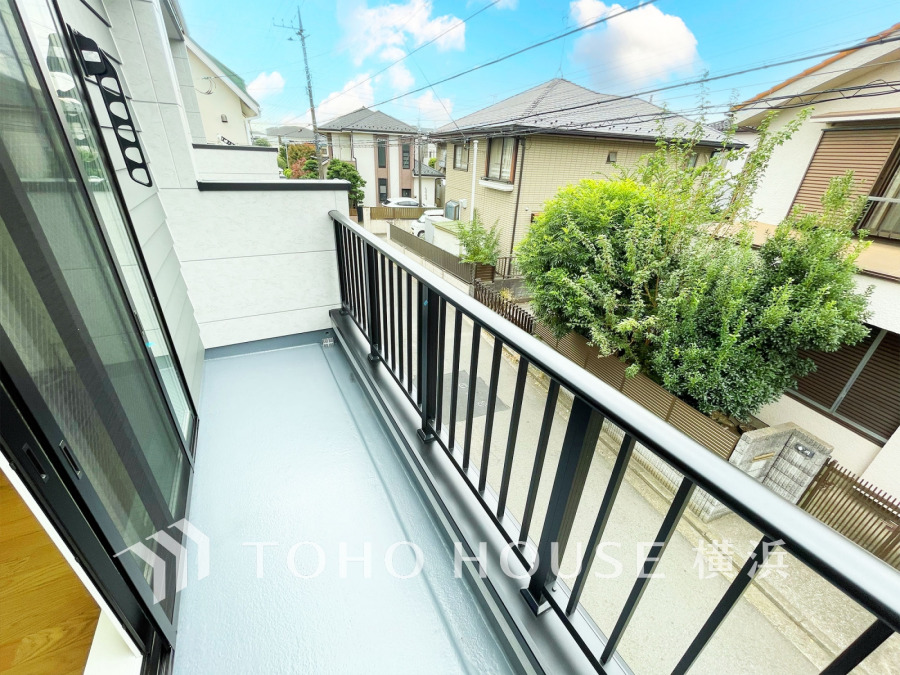 バルコニーは3か所あり、室内に快適な光と風を取り込みます。
