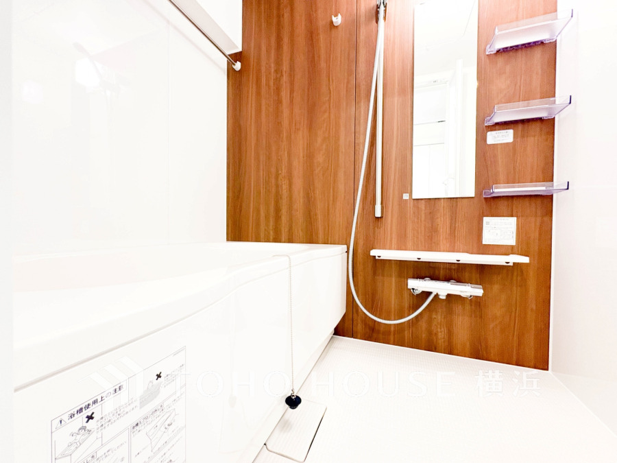 心地よいリラックスを叶える清潔感溢れる美しい空間。快適で機能的なバスルームです。
