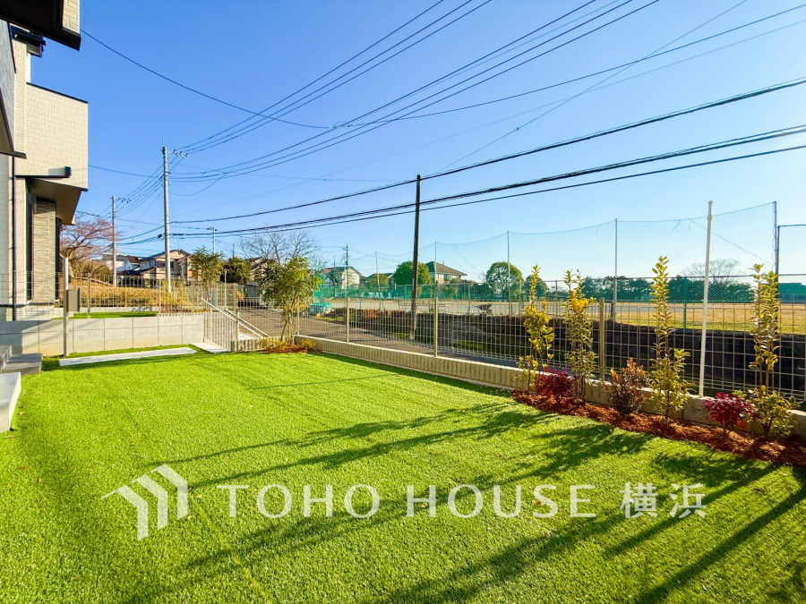 たっぷり降り注ぐ日差しの下バーベキューを楽しんだり、大切な家族やペットと楽しく安らぐ休日を過ごせそうですね。