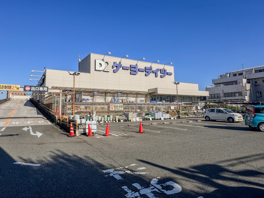 DCMひなた山店　約600ｍ
