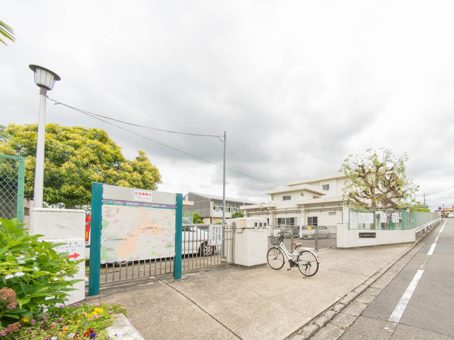 横浜市立鴨志田第一小学校まで　約400ｍ