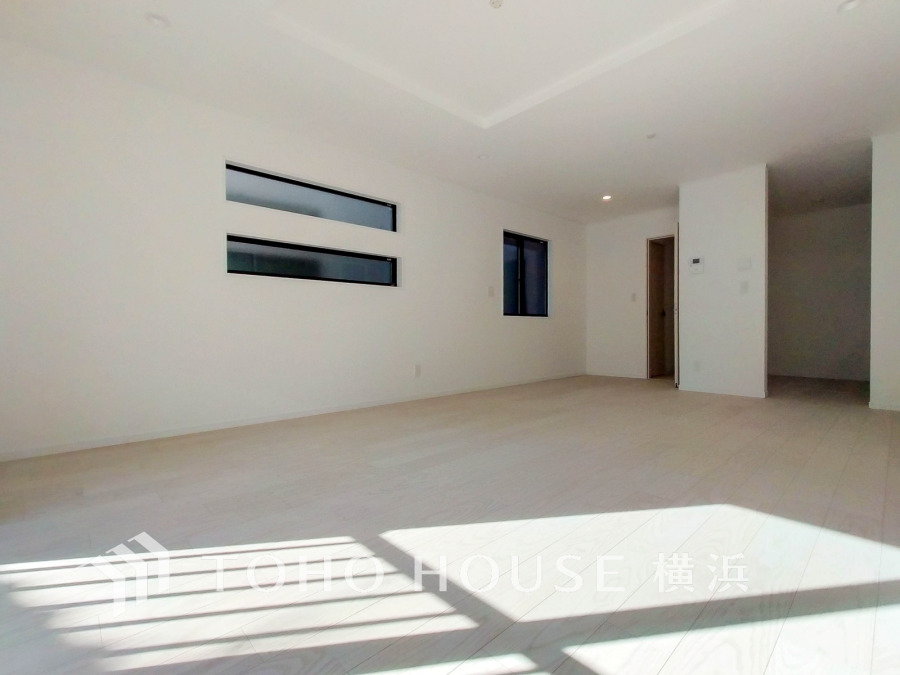 家族みんなが爽やかに健やかに過ごせるように、溢れる光をたっぷり取り込んだリビングダイニング。集いの場、憩いの場としての快適性を求めたやすらぎの空間です。