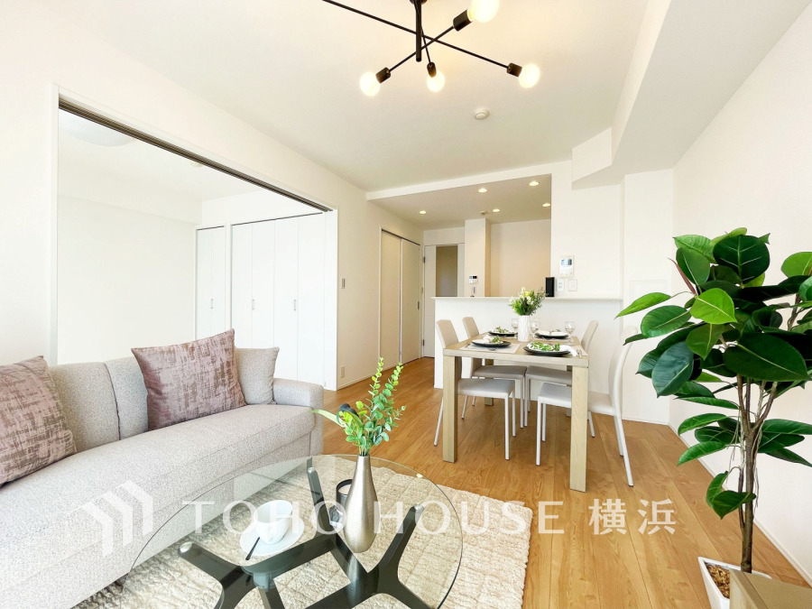 たくさんの想いが美しいカタチに彩られた時、そこにはひと時のくつろぎが生まれ、ゆっくりと愛着が育まれていきます。