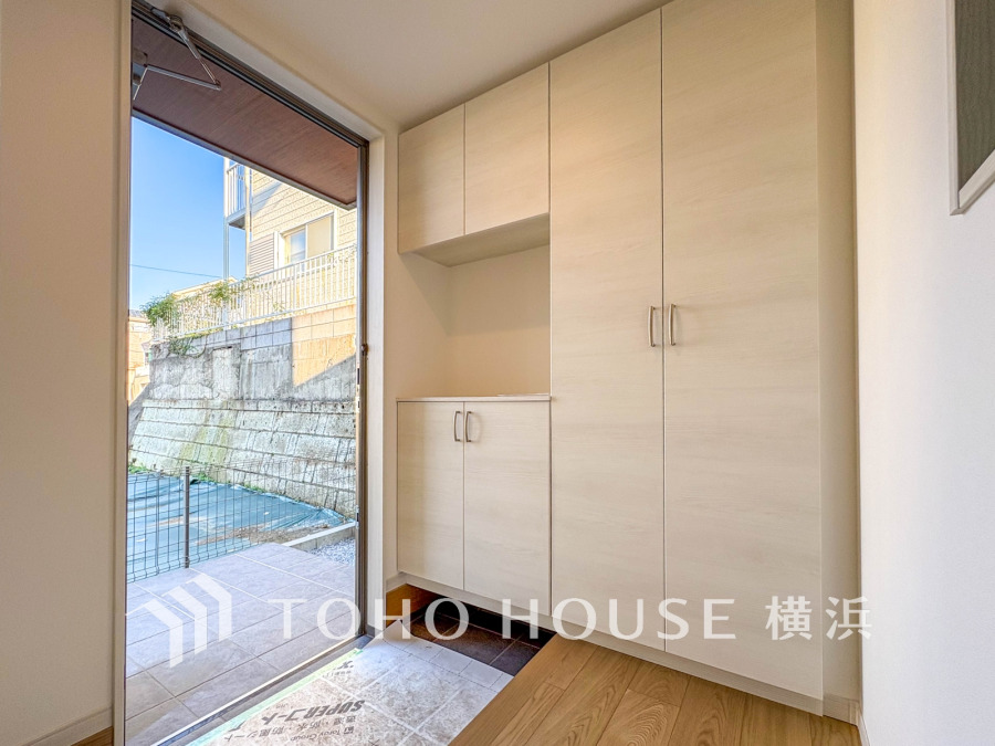 居住者の帰り、訪れる方を優しく迎え、やすらぎに満ちた生活空間を予感させる。健やかな暮らしを楽しめそう。