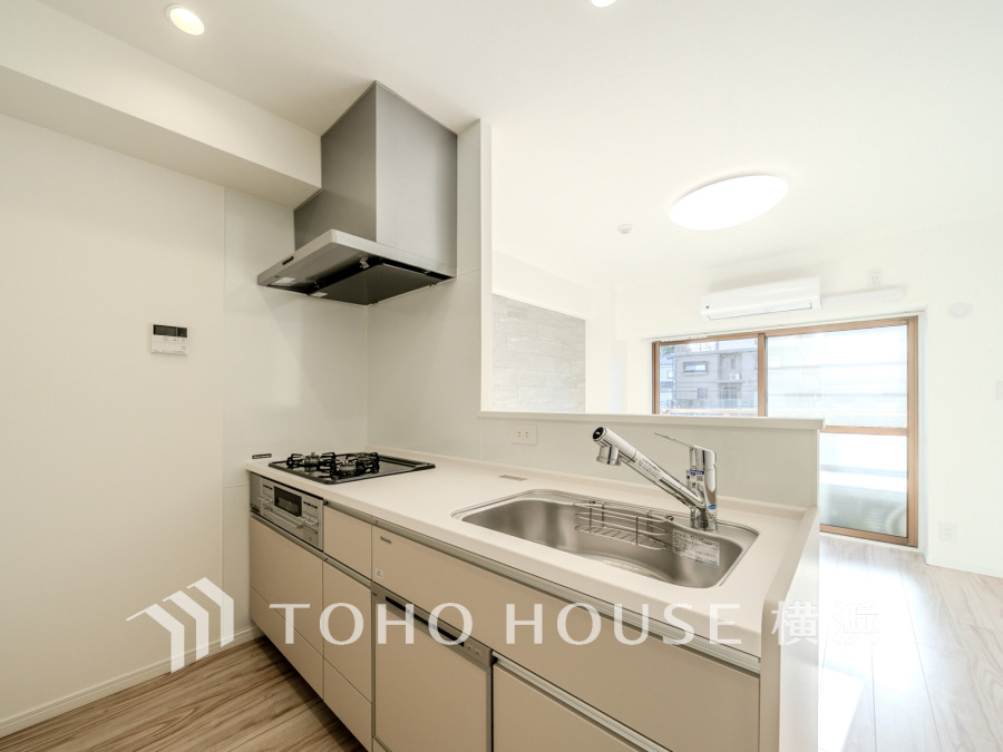 開放的な対面キッチンは、リビングで寛ぐご家族と会話をしながらお料理が出来ます。
