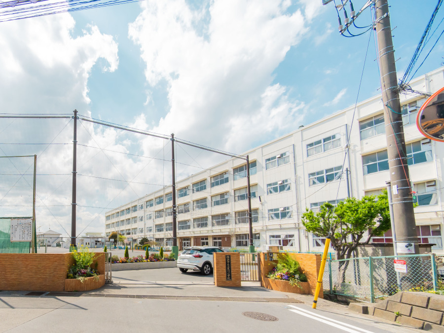 横浜市立上星川小学校まで800m