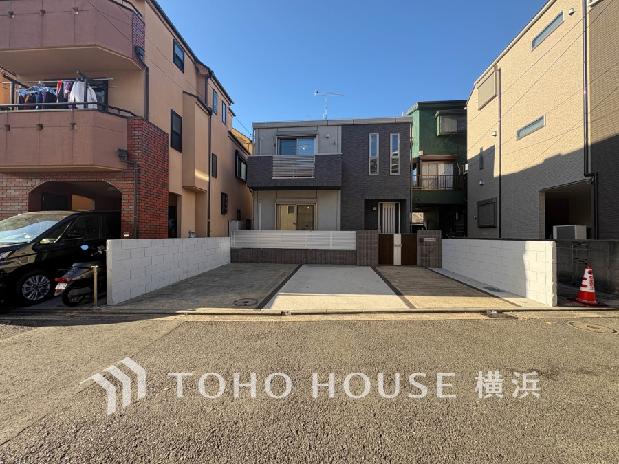 時代の流れに惑わされないシックなカラートーンで街並みに溶け込む外観は、主張し過ぎず、また平凡になり過ぎず絶妙なコントラストで輝きを放ちます。