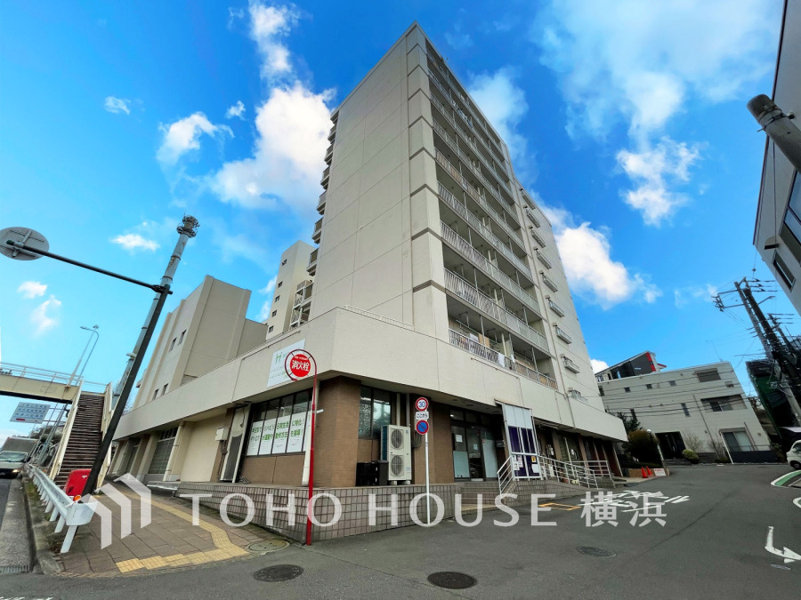 時代が流れても変わらぬ価値、長年の積み重ねがあるからこそのやすらぎを感じる佇まい。どこかノスタルジックでありながら、未来へも続くあたたかな景観は、落ち着きと安心感を感じられることでしょう。