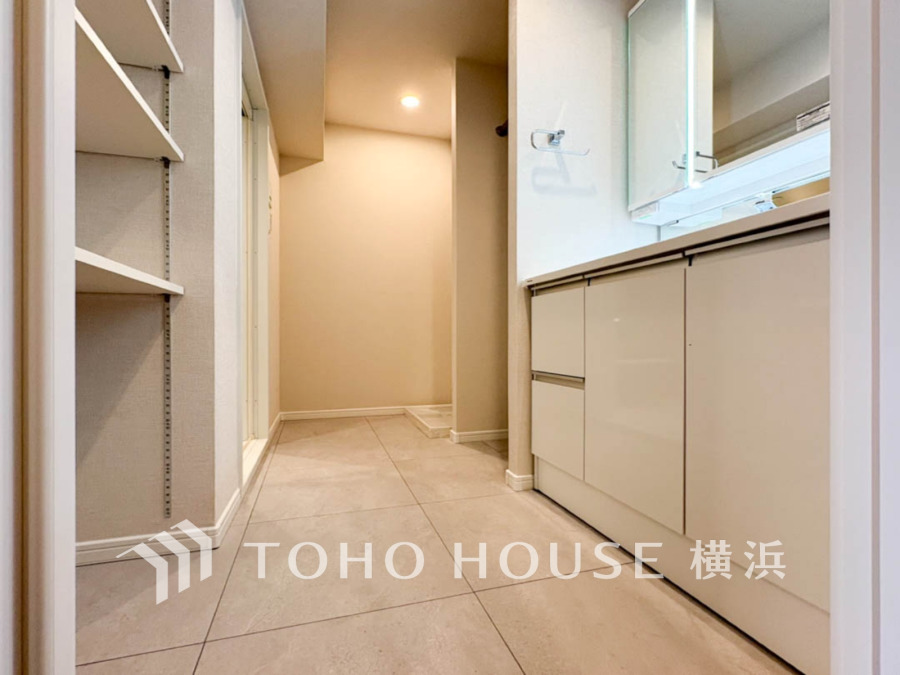 一日の始まりと終わりを心地よく演出してくれる、多彩な機能が備えられたパウダールーム。心地よいリフレッシュ空間です。