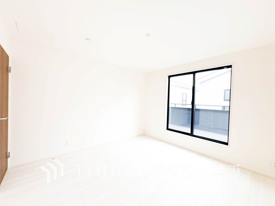 家族一人ひとりの大切なプライベート空間。趣味・感性で個性的に飾って頂けるようシンプルに仕上げてあります。自分時間を充実させながら心豊かなひとときを過ごすための大切な空間。