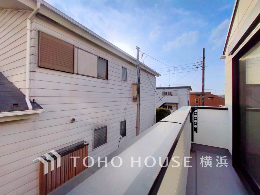 気持ちのいい空が見渡せるバルコニー。爽やかな風を感じて、心躍る素敵な暮らしがはじまります。
