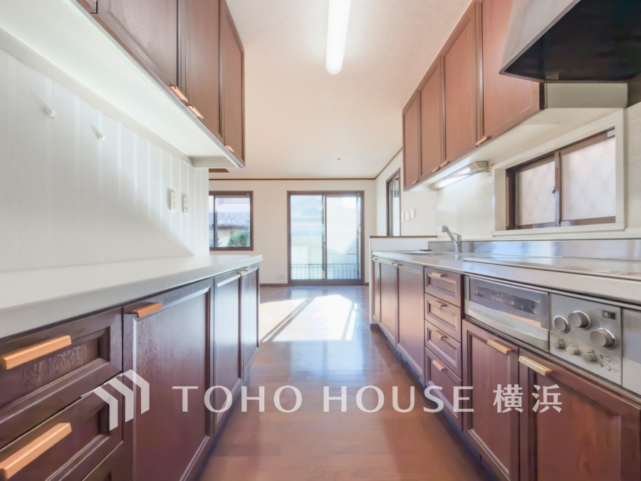 長い時間滞在するキッチンだからこそ、食事の準備を楽しい時間に、忙しい時でもスムーズに無駄なく作業できる、お手入れも簡単にできるなど、毎日を楽しくするキッチンスペースに仕上げました。