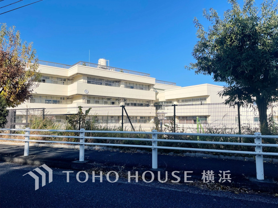 横浜市立松本中学校まで　約900ｍ