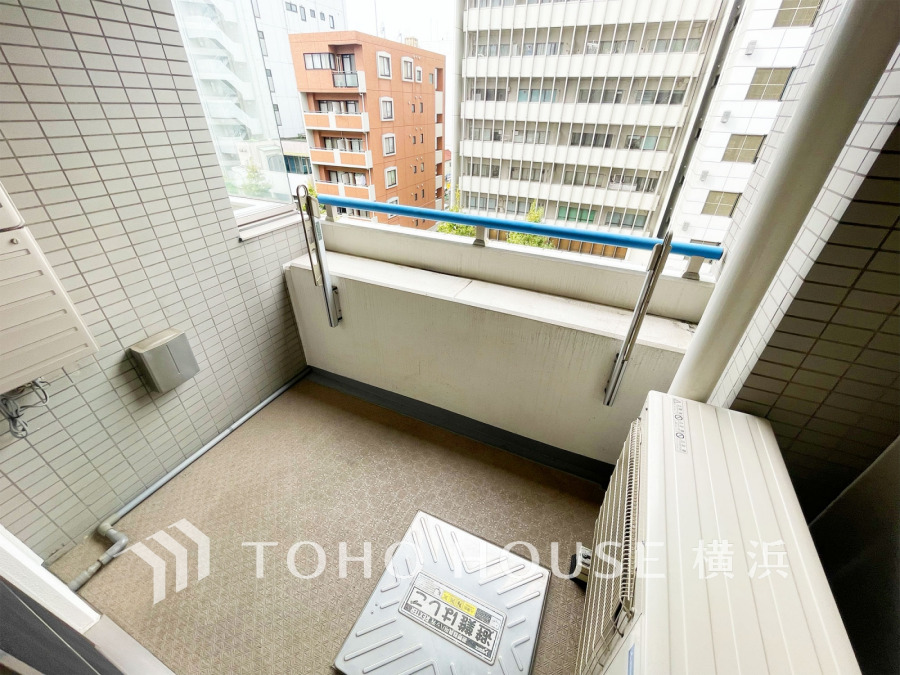 暮らしの中で光と風を演出してくれるバルコニー、見事なまでの開放的な空間を演出しながら、プライベート性も確保された空間は我が家の自慢。