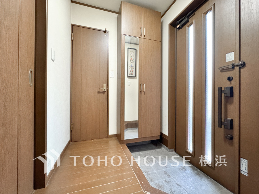 居住者の帰り、訪れる方を優しく迎え、やすらぎに満ちた生活空間を予感させる。健やかな暮らしを楽しめそう。