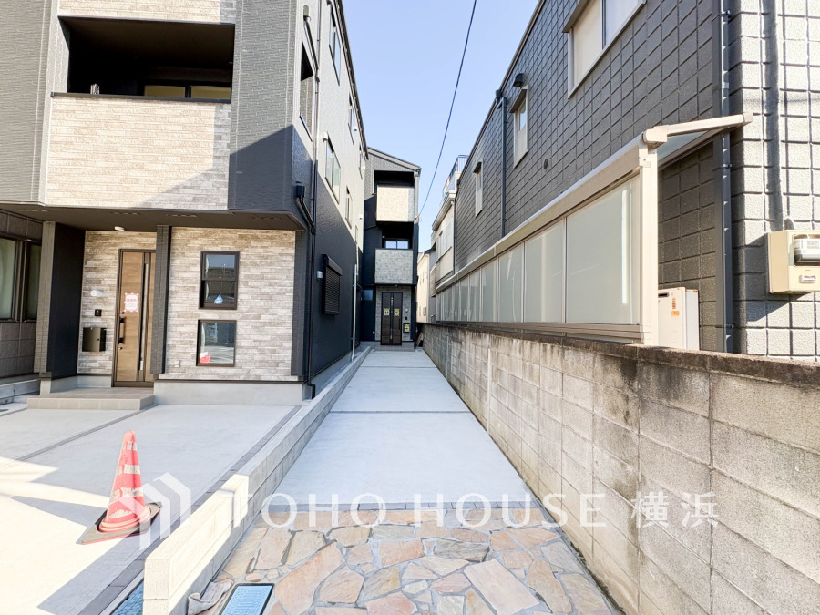 カースーペースには2台分の駐車が可能です（車種によります）。