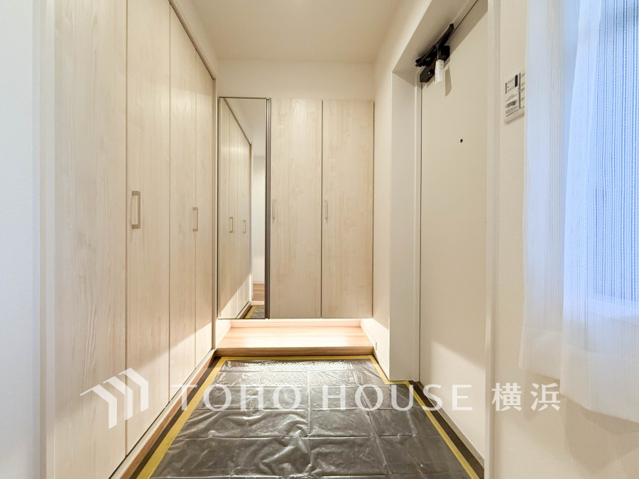 居住者の帰り、訪れる方を優しく迎え、やすらぎに満ちた生活空間を予感させる。健やかな暮らしを楽しめそう。