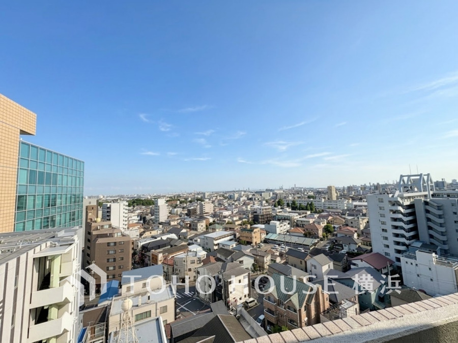 開放感があり、遮るものもなく気持ちのいい景色が広がります。お部屋にも爽やかな風と暖かく柔らかな日差しが差し込み、毎日の暮らしを豊かに彩ります。