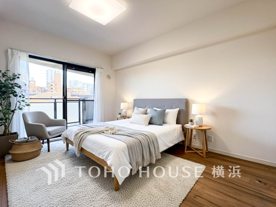 大きな窓からたっぷりと陽光が注がれる明るい空間。家族の成長に対応できる永住仕様の間取り。時を忘れて過ごす場所として過ごせるお部屋。（この画像の家具・装飾品はCG加工です）