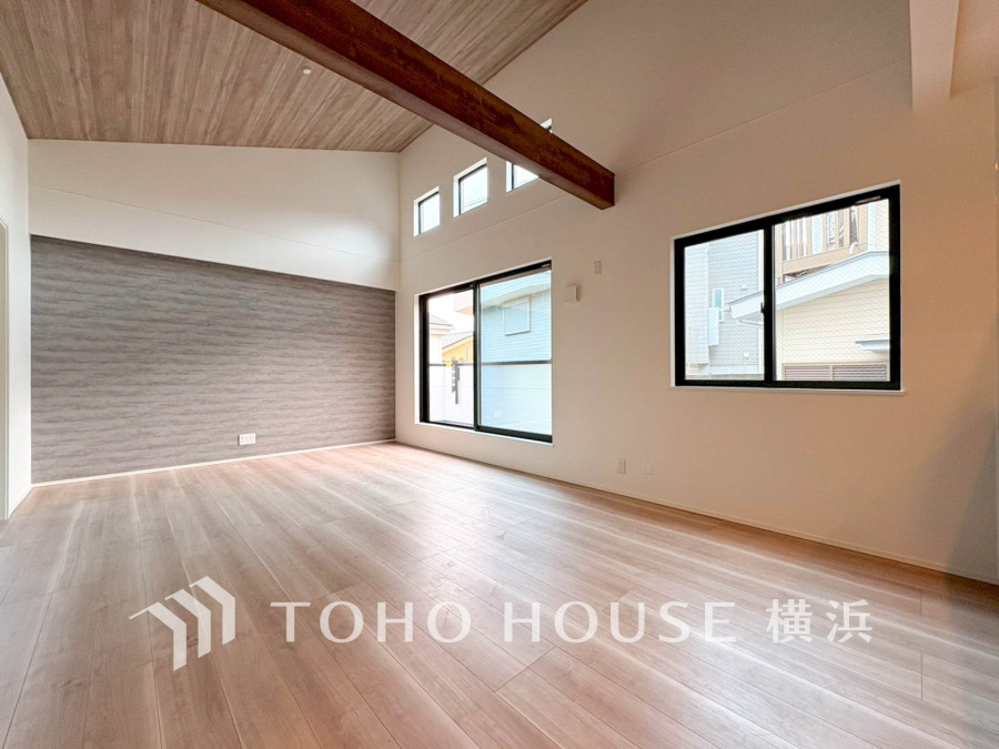 家族みんなが爽やかに健やかに過ごせるように、溢れる光をたっぷり取り込んだリビングダイニング。集いの場、憩いの場としての快適性を求めたやすらぎの空間です。