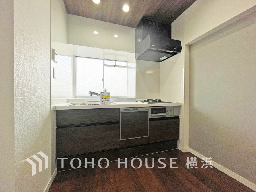 プライベートスペースを彩るインテリアとしての美と、快適な日常を支える機能性と強さがひとつになったキッチンです。開放的でゆとりある空間で、是非自慢の腕を振るって下さい☆