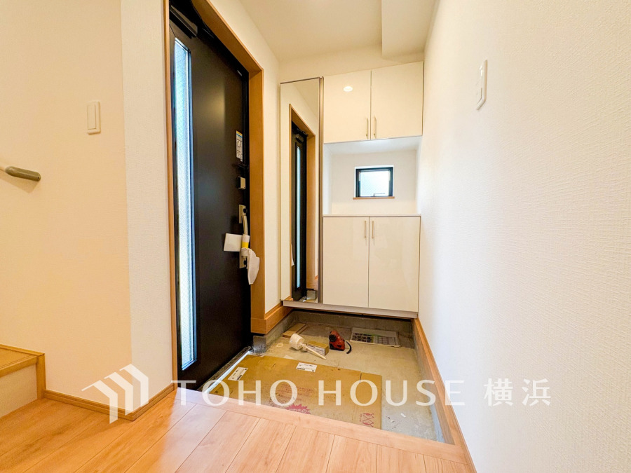 ご家族の帰り、訪れる方を優しく迎え、やすらぎに満ちた生活空間を予感させる。健やかな暮らしを楽しめそう。