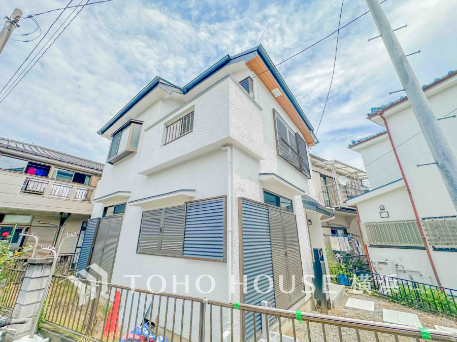 住む人を映し出す洗練された佇まいは、いつまでも輝き続けながらいつしか街の風景に溶け込んでいきます。