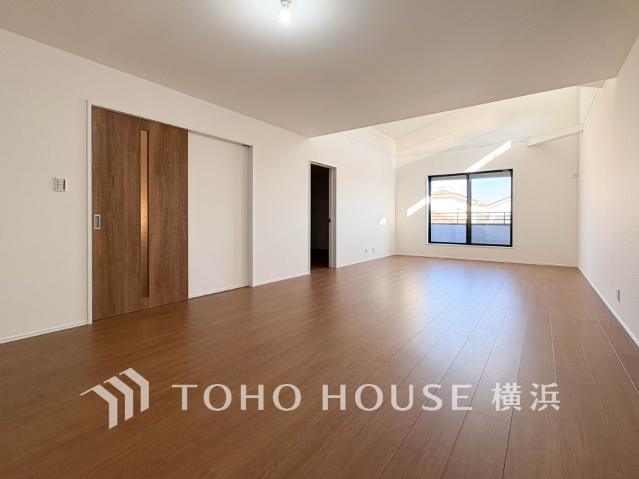 LDKは広々した大空間。家族やお客様との時間など、多くの時を刻む空間。何気なく過ぎる時でさえも上質なひと時となる快適な空間を目指して。