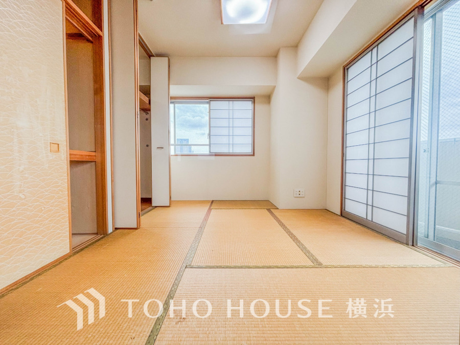 家族団らんのできる和の空間。お客様のおもてなしにも良さそうです。畳の香りに癒され、和の空間を感じることのできる落ち着きある一部屋です。