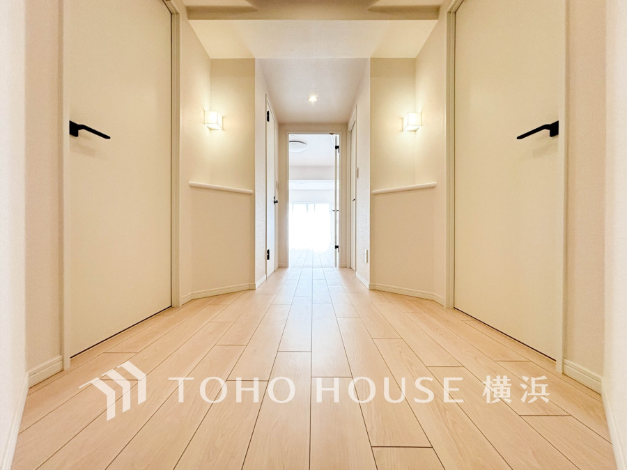 広々とした玄関ホールは洗練された上質な空間です。