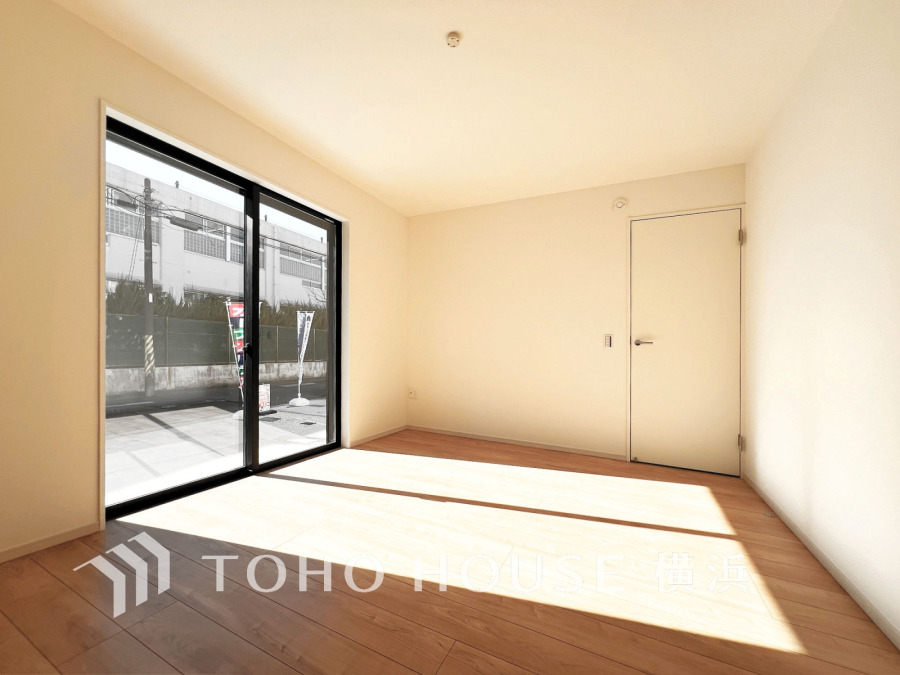 過ぎ行く時間をゆったりと感じることができる落ちついたプライベートルーム。リビングで楽しく過ごした後はゆっくり寛ぎの時間を満喫できます。静かな環境でリラックスタイムを愉しんで。