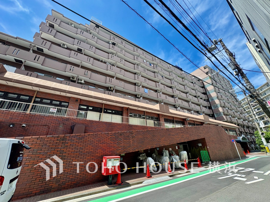 爽やかな青空の下に贅沢なほどに降り注ぐ陽光、豊かな居住性と、クオリティが見事に調和した住空間は、住まうことの喜びを感じさせてくれます。