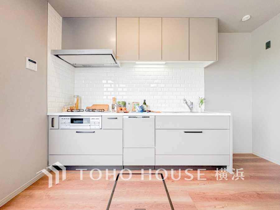 プライベートスペースを彩るインテリアとしての美と、快適な日常を支える機能性と強さがひとつになったキッチンです。開放的でゆとりある空間で、是非自慢の腕を振るって下さい☆