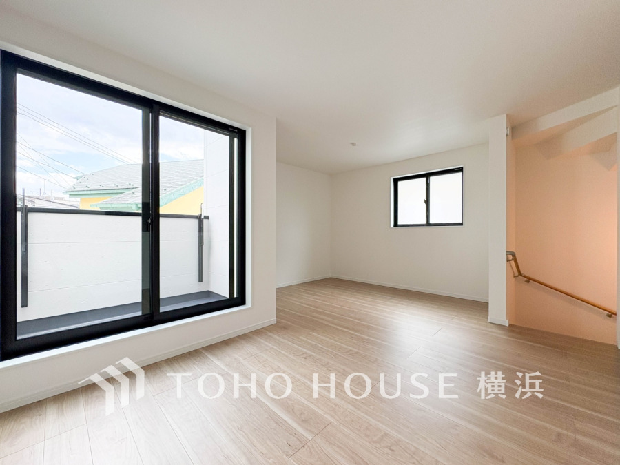 豊かな光が照らすこの場所は、たわいもない会話を楽しみ、ゆったりとした時間を過ごす場所。この場所から、家族の記憶が紡がれるでしょう。