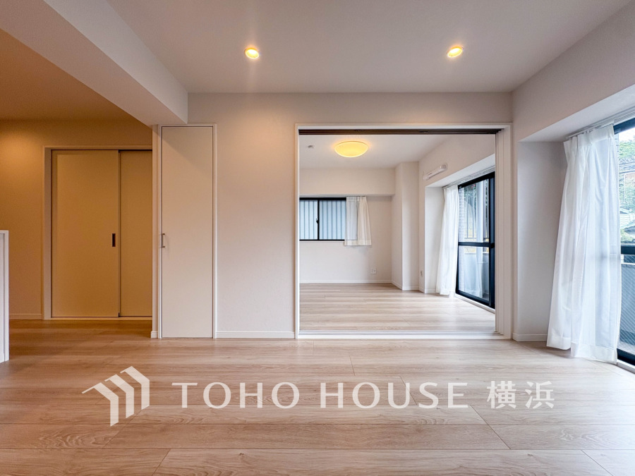 太陽の恵みを受けた明るい空間。吹きぬける風を感じながら爽やかで風通しの良い暮らしが叶います。
