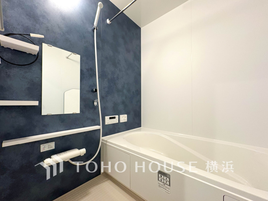 1日の疲れを取り心身を癒すことができる住まいの中のリラクゼーション空間、バスルーム。落ち着いた気分でお過ごし頂けるよう、シックなカラーで上質感を演出しました。