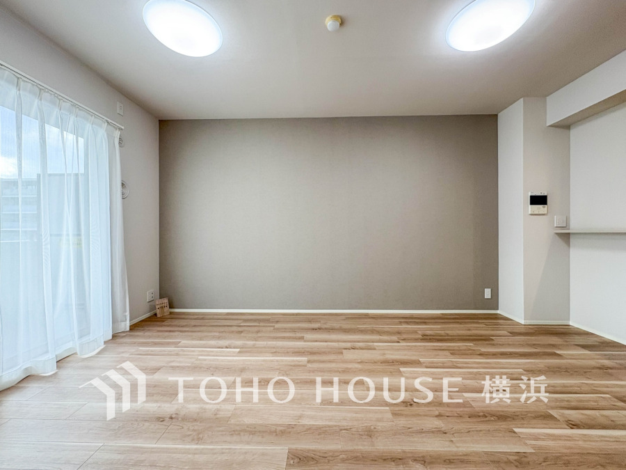 ここにはみんなが集い、食事と楽しい会話が始まる。話に夢中になりすぎて、ついつい時を忘れてしまう。そんな束の間の幸せを感じさせてくれる場所。