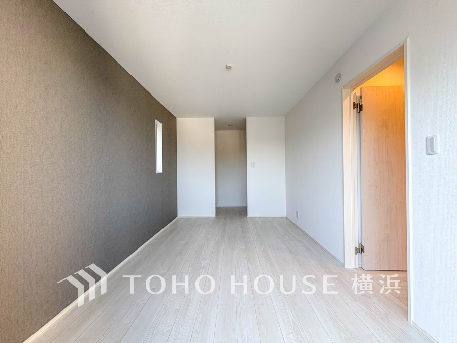 快適に過ごす条件は、一人ひとり違います。飾リ過ぎないシンプルな内装と偏り過ぎないデザインで統一しております。居住していく中でオーナー様だけの【マイホーム】に創り上げて下さい。