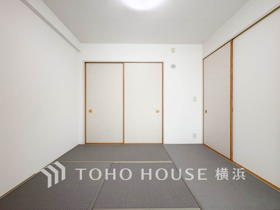 和の空間はあるだけでホッと落ち着ける場所になります。優しい感触の畳の上で寛いだり、お子様と遊んだり、客間としても重宝する居心地の良い空間。