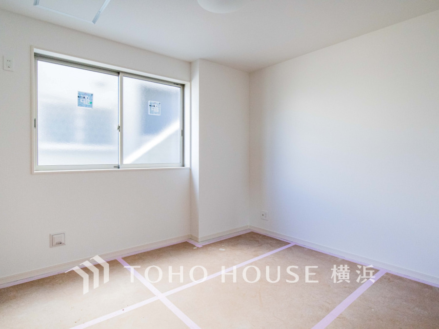 【2026年2月撮影】家族一人ひとりの大切なプライベート空間。趣味・感性で個性的に飾って頂けるようシンプルに仕上げてあります。自分時間を充実させながら心豊かなひとときを過ごすための大切な空間。