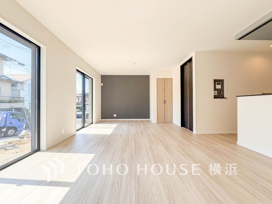 太陽の恵みを受けた明るい空間。吹きぬける風を感じながら爽やかで風通しの良い暮らしが叶います。
