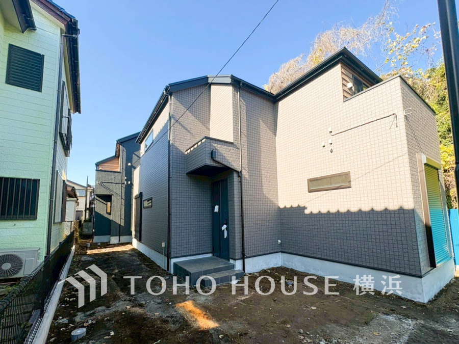 爽やかな青空の下に贅沢なほどに降り注ぐ陽光、豊かな居住性と、クオリティが見事に調和した住空間は、住まうことの喜びを感じさせてくれます。