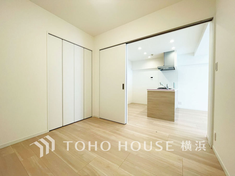 リビングに隣接した洋室は、引き戸を開け放してLDK空間を共有しながら開放的に使うこともできます。
