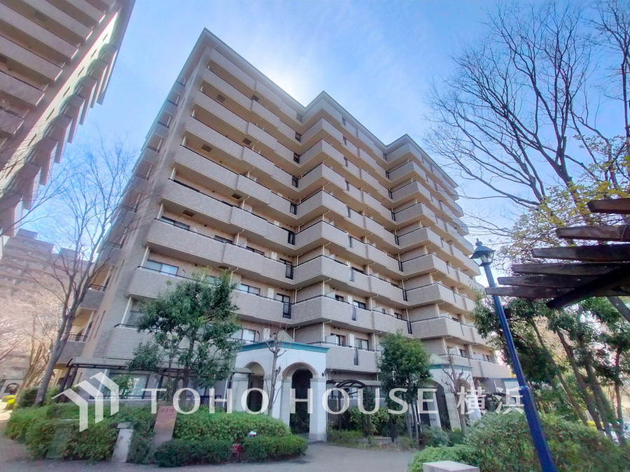 総戸数1162戸の美しい街並みを誇るビッグコミュニティ。豊かな緑や公園など共に描く街並みは、上質で落ち着いた毎日を予感させてくれます。