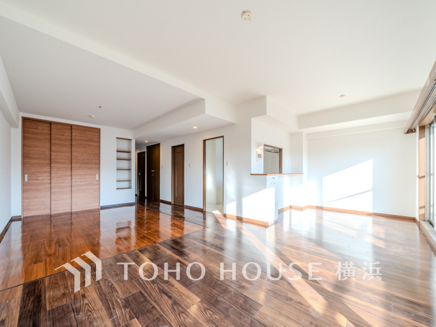 LDKは広々21.2帖！陽当たり良好な明るい空間です。
