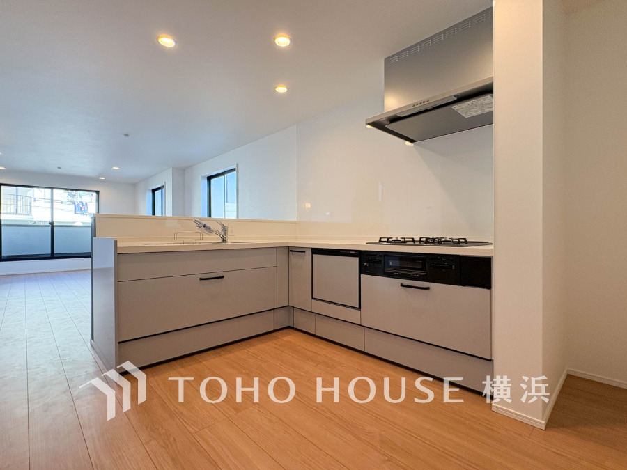 誰もが使いやすいデザインにこだわったキッチン。プライベートスペースを彩るインテリアとしての美と、快適な日常を支える機能性と強さがひとつになったキッチンです。